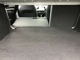 後部のシートを倒すとこんなに広々空間が!大きなお荷物を乗せる時でも心配ありません!