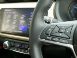 ナビの音量など車両情報を手元で操作できるハンドルスイッチ付き。