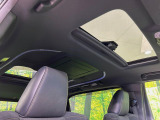 【サンルーフ】開放感たっぷりの希少装備、サンルーフが装着されています!車内に明かりを取り入れたり景色を楽しむ以外にも、車内の空気も簡単に換気できて快適です!