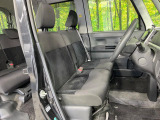 運転席まわりには十分なスペースがあり、大柄な方でもゆったり運転していただける環境です。