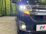 【LEDヘッドライト】悪天候や夜間走行時も良好な視界を確保し安心して運転できる高輝度LEDヘッドライトを装備!点灯速度が早く、消費電力も抑えられています。