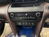オートエアコン♪お好みの温度に設定するだけで車内を快適空間にしてくれますよ♪