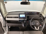 【前方視界】開放的な前方視界!運転がしやすく疲れにくいです♪窓が大きく、見通しがとっても良いおクルマですよ♪