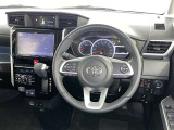 運転席まわりです。 各操作スイッチは使いやすい位置に配置されてます。