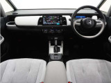 ◆視界広々で非常に運転しやすくロングドライブでも疲れを感じさせないすっきりとまとまったインパネ周りです。
