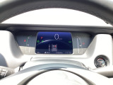 マルチインフォメーションディスプレイです。燃費や走行距離が分かり、半ドアなど車に異常がある際に警告してくれます。