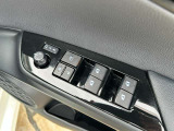 運転席から全てのドアの窓を操作できます!