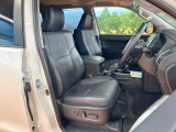 運転席シート廻りは使用感も少なく、良好な状態となっています。丁寧に使われていたことがよくわかりますね。