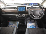 運転にかかわる様々な操作を安全に行えるように視点移動が少なく、操作性に配慮されたスイッチ類が凝縮されたコクピットです。