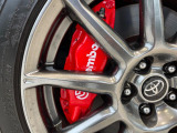 【ブレンボ製キャリパー】ハイパワー車両には強力なブレーキが必須!世界のスーパーカーにも採用されるイタリアの高級メーカー「ブレンボ」を装着!色鮮やかなキャリパーがスポーティな印象を引き立てます♪