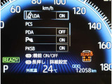 とっても見やすいメーターです。夜間時はラグジュアリーな気分にさせてくれる照明が魅力ですので、夜のドライブも楽しみになりますよ♪
