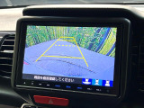 【バックカメラ】駐車時に後方がリアルタイム映像で確認できます。大型商業施設や立体駐車場での駐車時や、夜間のバック時に大活躍!運転スキルに関わらず、今や必須となった装備のひとつです!