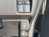 運転席周りの操作スイッチ類です!両側電動スライドドアや、電動格納ミラーなどの操作も、ラクラクです!イラスト付きで、どのスイッチがわかりやすくて、助かりますよね♪