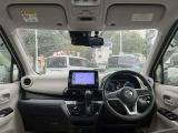 視界広々で運転しやすいインパネ