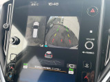 【マルチテレインモニター】車のフロントやサイドのカメラ画像を同時にモニター表示することで、悪路や狭い道を走行時でも周囲の状況確認ができ安心!本格SUVにうれしい装備です♪
