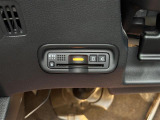 【ETC】有料道路を利用する際に料金所で停止することなく通過できる、ETC車載器(ノンストップ自動料金収受システム機器)が装備されています。セットアップを行うことで利用可能になります。