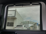 リア窓ガラスには日射しをやわらげるロールサンシェード付き☆