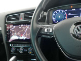 設定したスピードを上限に自動で加減速をし、一定の車間距離を保つ事で長距離運転の疲労を軽減する【ACC】が装備。