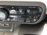 【シートヒーター】スイッチを押せば、座面と背もたれで体を温めてくれます♪