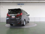 華やかな余韻を残すリヤコンビネーションランプ。