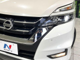【LEDヘッドライト】悪天候や夜間走行時も良好な視界を確保し安心して運転できる高輝度LEDヘッドライトを装備!点灯速度が早く、消費電力も抑えられています。