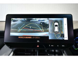 パノラミックビューモニターを装備。クルマを真上から見るように周囲を確認できます。