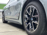 BMW純正アルミホイールです。納車時にはアルミホイールコーティングも承っております!是非ご検討下さいませ。