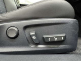 パワーシート搭載。微妙な調整が手軽にでき、最適なポジションで運転することが可能です。