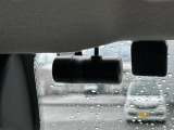 【ドライブレコーダー】映像・音声などの運転中の記録を残します。事故などを起こした起こされた時の証拠になりえますので、もしも時でも安心ですね。