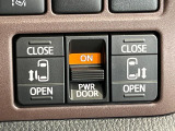 【両側パワースライドドア】スマートキーや運転席のスイッチで後席両側スライドドアの開閉が可能♪電動だから力を入れてドアを開ける必要が無く、小さなお子様でも簡単に開け閉めでき快適です♪
