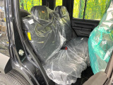 後部座席も気になるようなキズ・汚れやへたり等、大きなダメージはなく、良好な状態です。