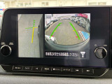 【アラウンドビューモニター】上空から見下ろしているかのような映像で駐車をサポート。安心です。