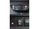 運転席・助手席にはシートヒーターが装備されております!ハンドルヒーターも付いています ♪