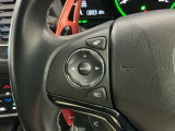 ステアリングにオーディオ操作スイッチが付いています。オーディオ画面に直接タッチしなくても操作が出来ますので、運転に集中できます。