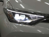 ヘッドライトは消費電力の少ないLED。夜の暗い道でも明るく照らしてれます。