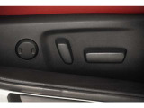 【パワーシート】 スイッチでシートポジションを細かく調整できます。