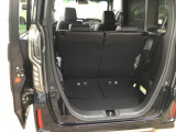4名乗車でも荷物スペースは確保されています。