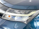 【LEDヘッドライト】悪天候や夜間走行時も良好な視界を確保し安心して運転できる高輝度LEDヘッドライトを装備!点灯速度が早く、消費電力も抑えられています。