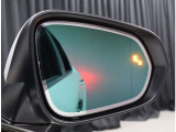 見えにくい並走車の存在を知らせるブラインドスポットモニターつきです