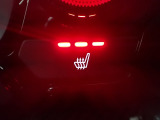 運転席と助手席には、【シートヒーター】が装備されています。温度調整も切り替えができお好みの設定で快適なドライブを楽しめます。腰から下が暖まると、暖房よりも体があったまりますよ。