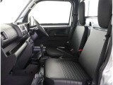 見通しのよいすっきりとした視界で、誰でも運転しやすいです。運転のしやすさは疲れにくさにも繋がりますよ♪