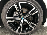 BMW純正18インチホイール。洗練されたデザインで、足元の個性を引き立てます。