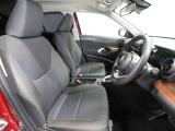 ゆったり室内で運転もしやすいです♪使い勝手の良い配置も考えられています!!