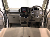 【前方視界】開放的な前方視界!運転がしやすく疲れにくいです♪窓が大きく、見通しがとっても良いおクルマですよ♪