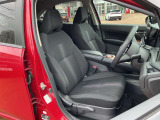 広く快適な運転席周りです。