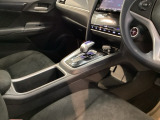 運転席周辺のスマートなレイアウトが、操作のしやすさを実現。快適なドライブをサポートします。