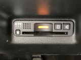 ハンドルの右下にETCがついています。高速道路の料金所の通過も楽々です。 カードの取り出しもしやすい場所についています。