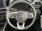 インテリアに合わせたデザインのステアリングは、運転される方のことも考え、運転しやすい形状、大きさです。是非一度、実際に触ってお確かめください。