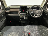 【インパネ】運転のしやすさを最優先に設計された見晴らしの良いフロントビュー。車両間隔が掴みやすく狭い道でも安心♪「安全」と「品質」を最優先に、安心してお乗りいただけるクルマを提供いたします。