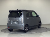 バックカメラが付いているのでバックでの車庫入れも安心です。